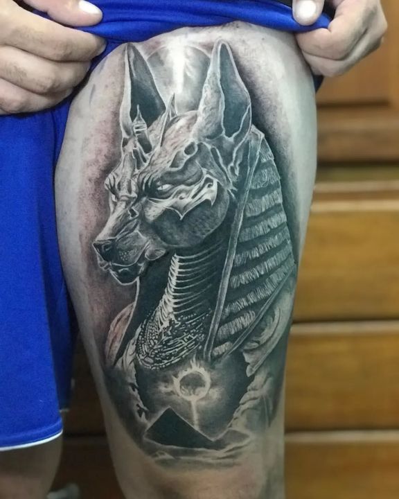 Tatuagem realista egípcia - Anúbis